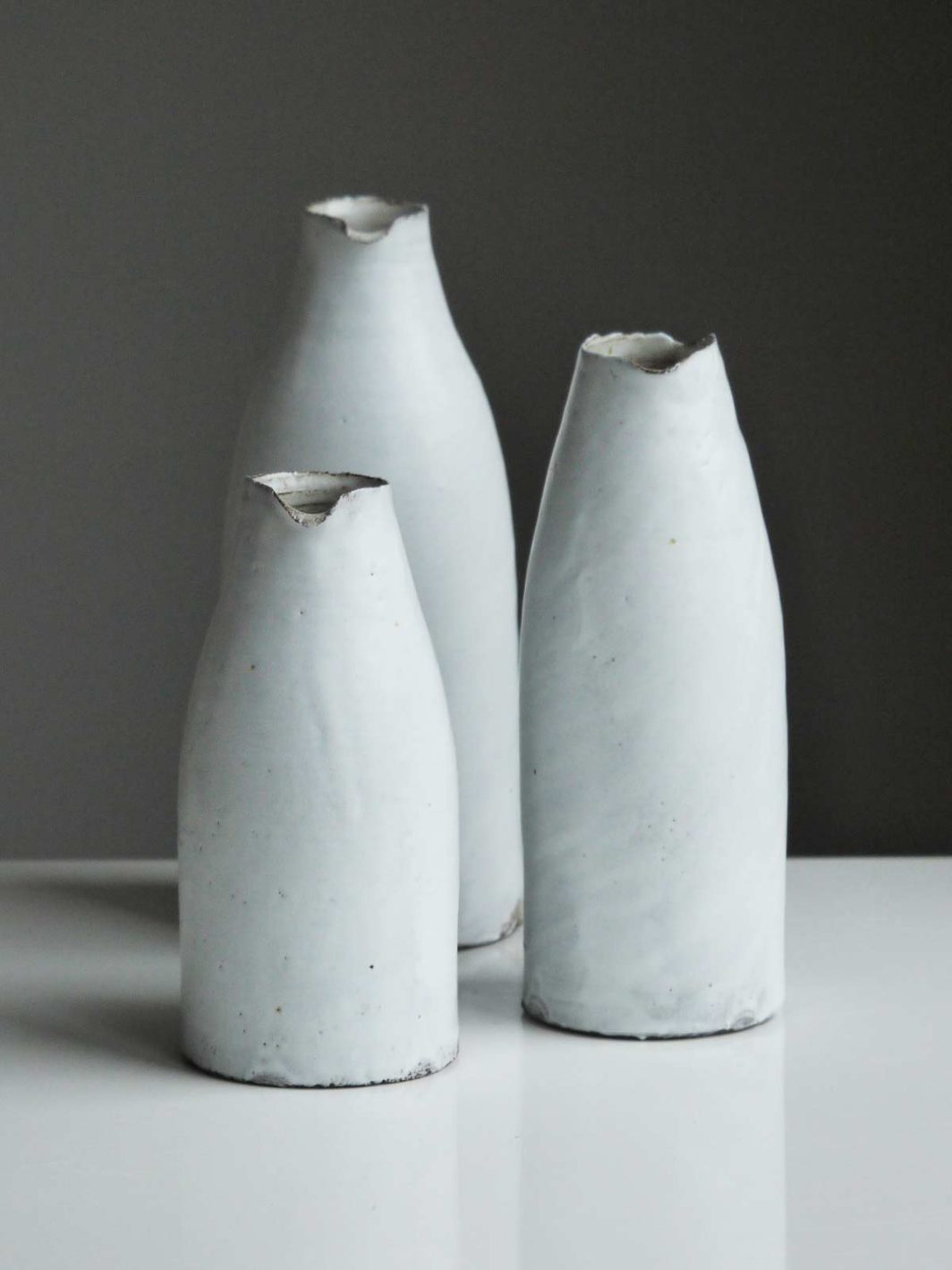 Minimalistic ceramic vase - Imagen 2